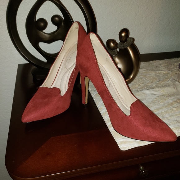 Shoes - Picture 2 of 2